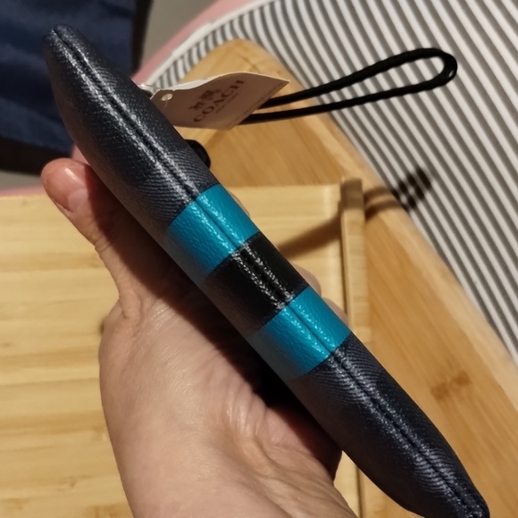 Coach Wristlet NWT - Picture 4 of 10